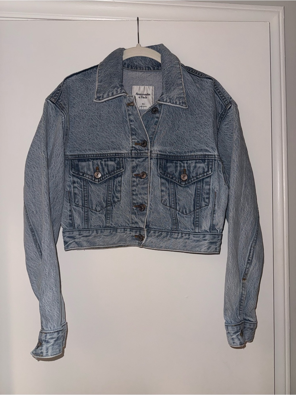 Abercrombie & Fitch Women’s Cropped Light Wash Denim Jacket Faded Blue Size XS